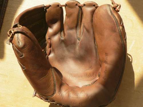 Mickey Mantle Rawlings MM Front